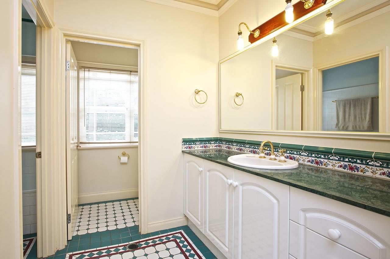 Tranquil Garden Hideaway Apartment Ormeau Bagian luar foto
